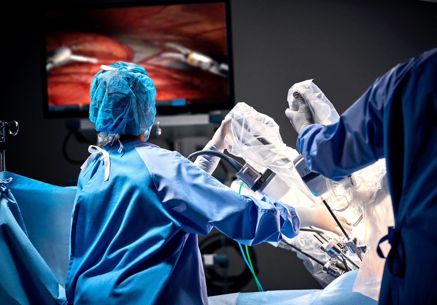intuitive-da-vinci-or-staff-with-vision-cart-lo-res